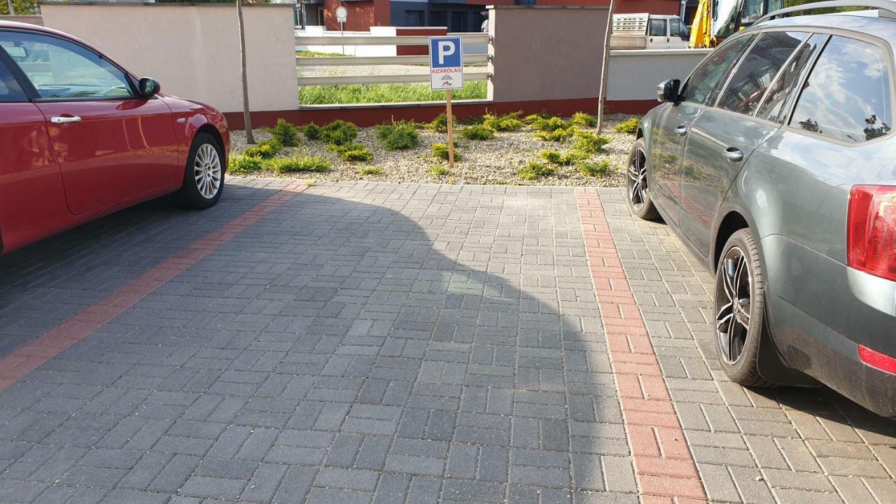 Aqua Apartman Tiszaújváros Exterior foto